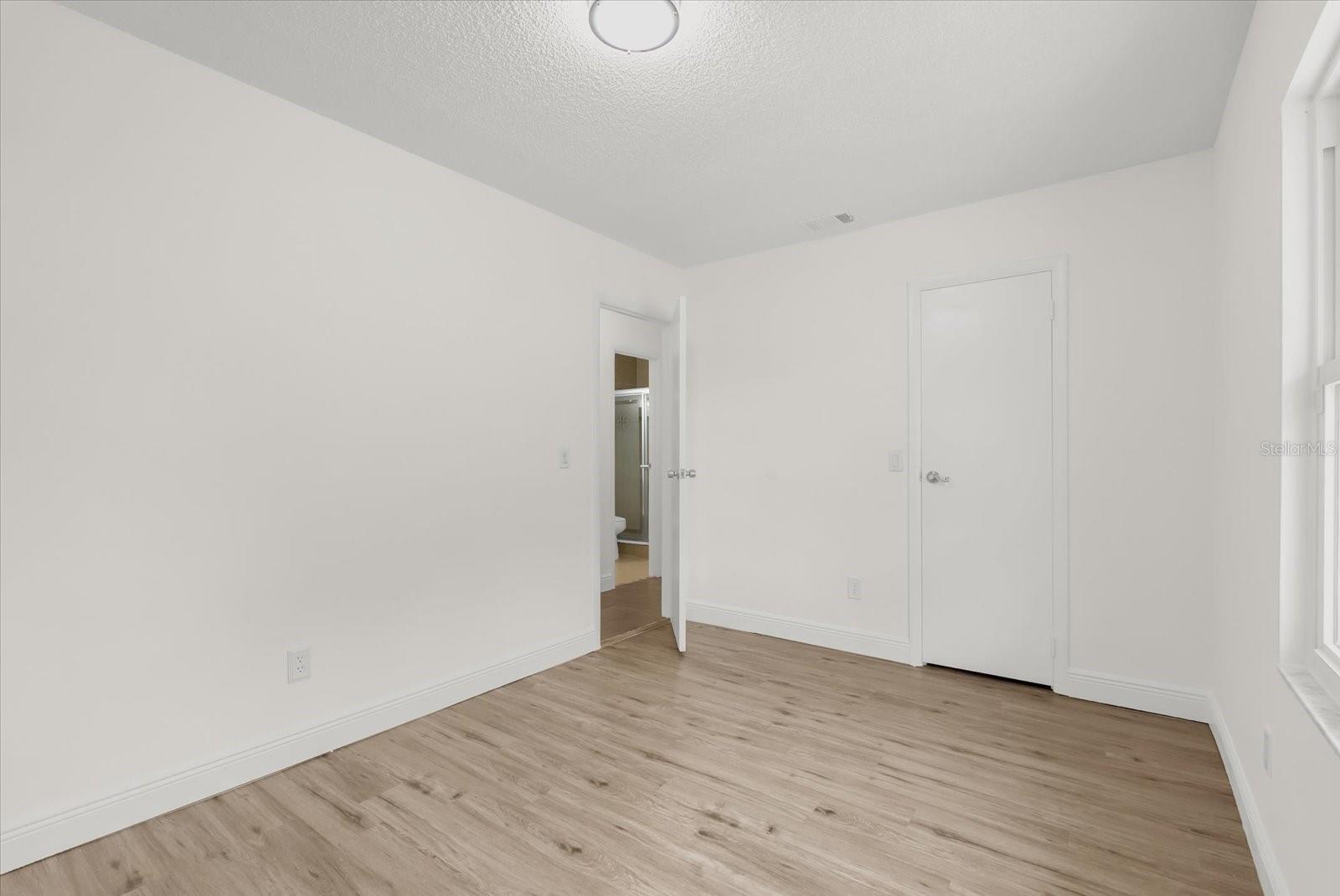 Image 15 of 27 For 705 Crestwood Way