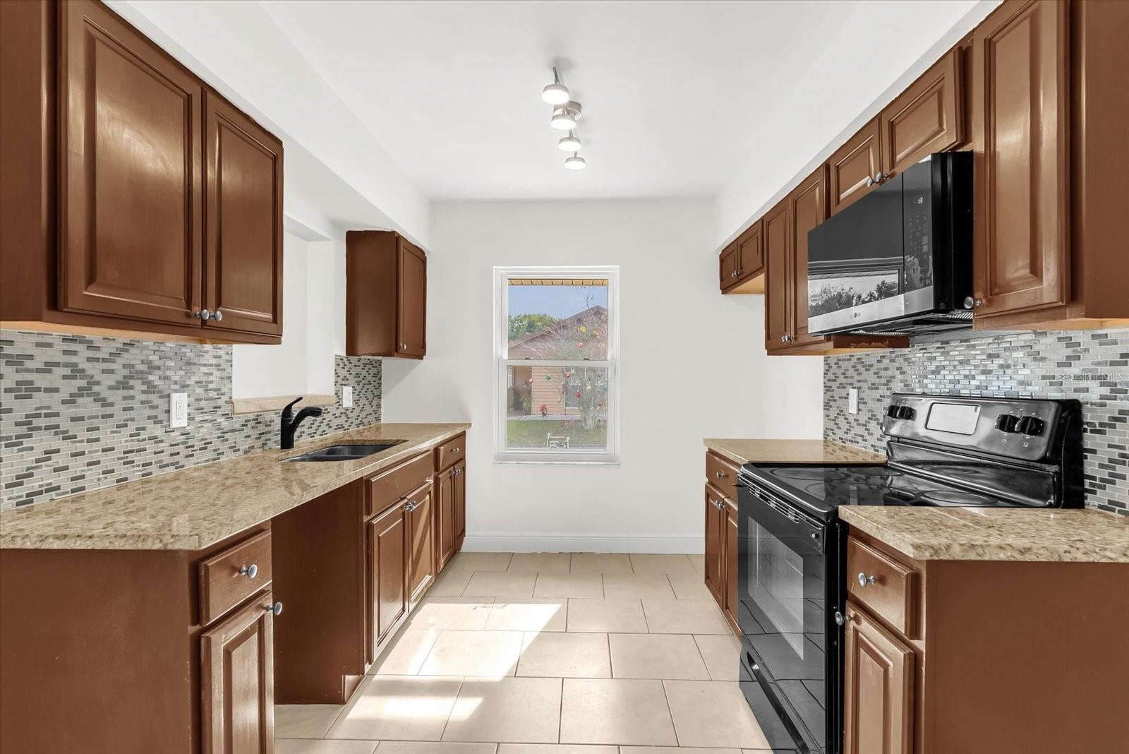 Image 3 of 27 For 705 Crestwood Way