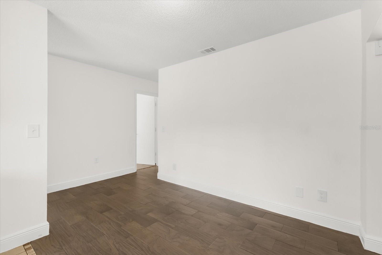 Image 7 of 27 For 705 Crestwood Way