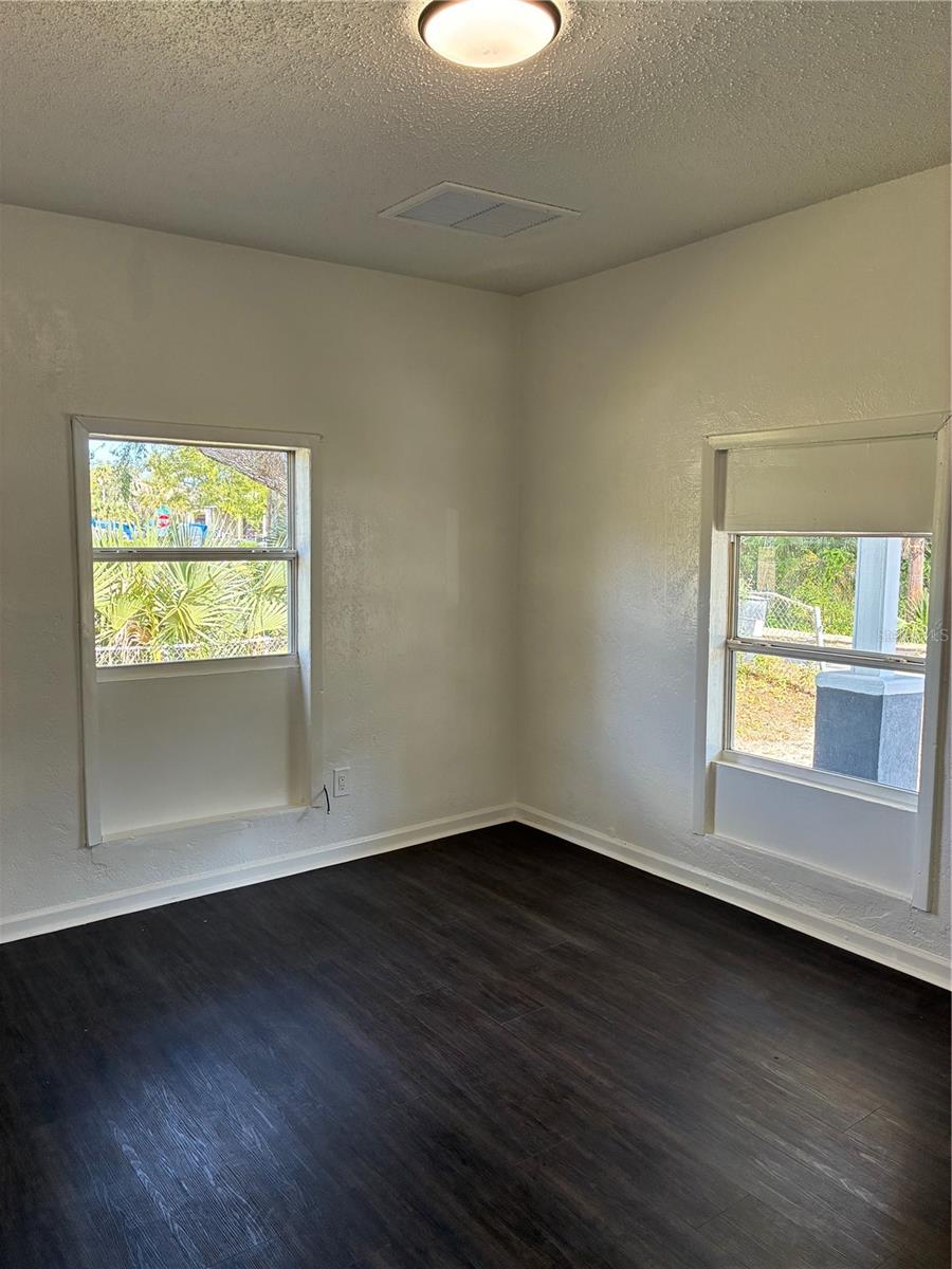 Image 10 of 80 For 812 Marion Street