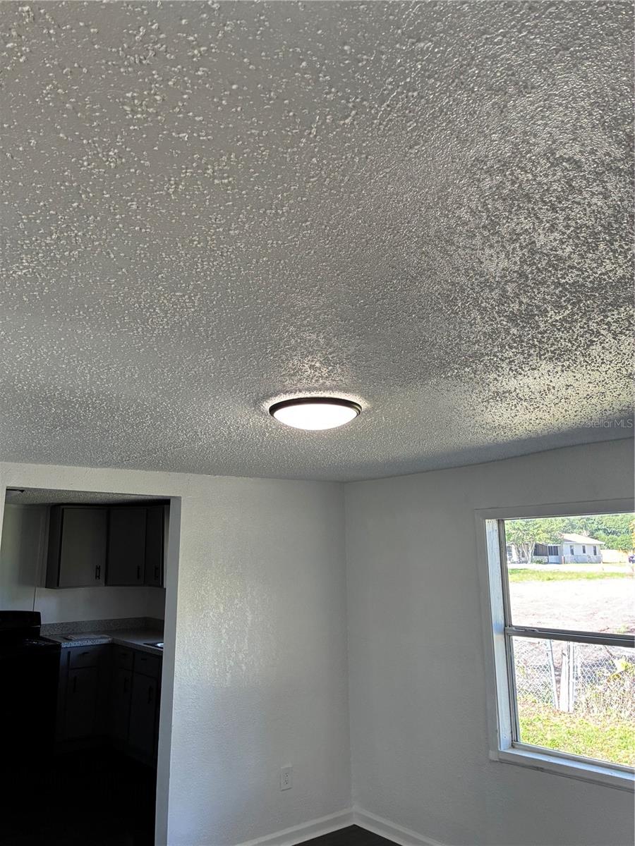 Image 12 of 80 For 812 Marion Street