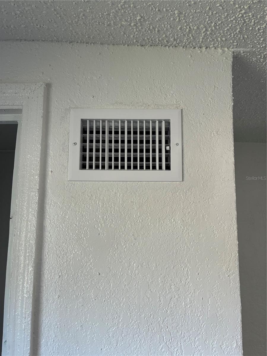 Image 16 of 80 For 812 Marion Street