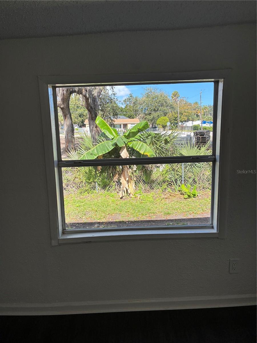 Image 21 of 80 For 812 Marion Street