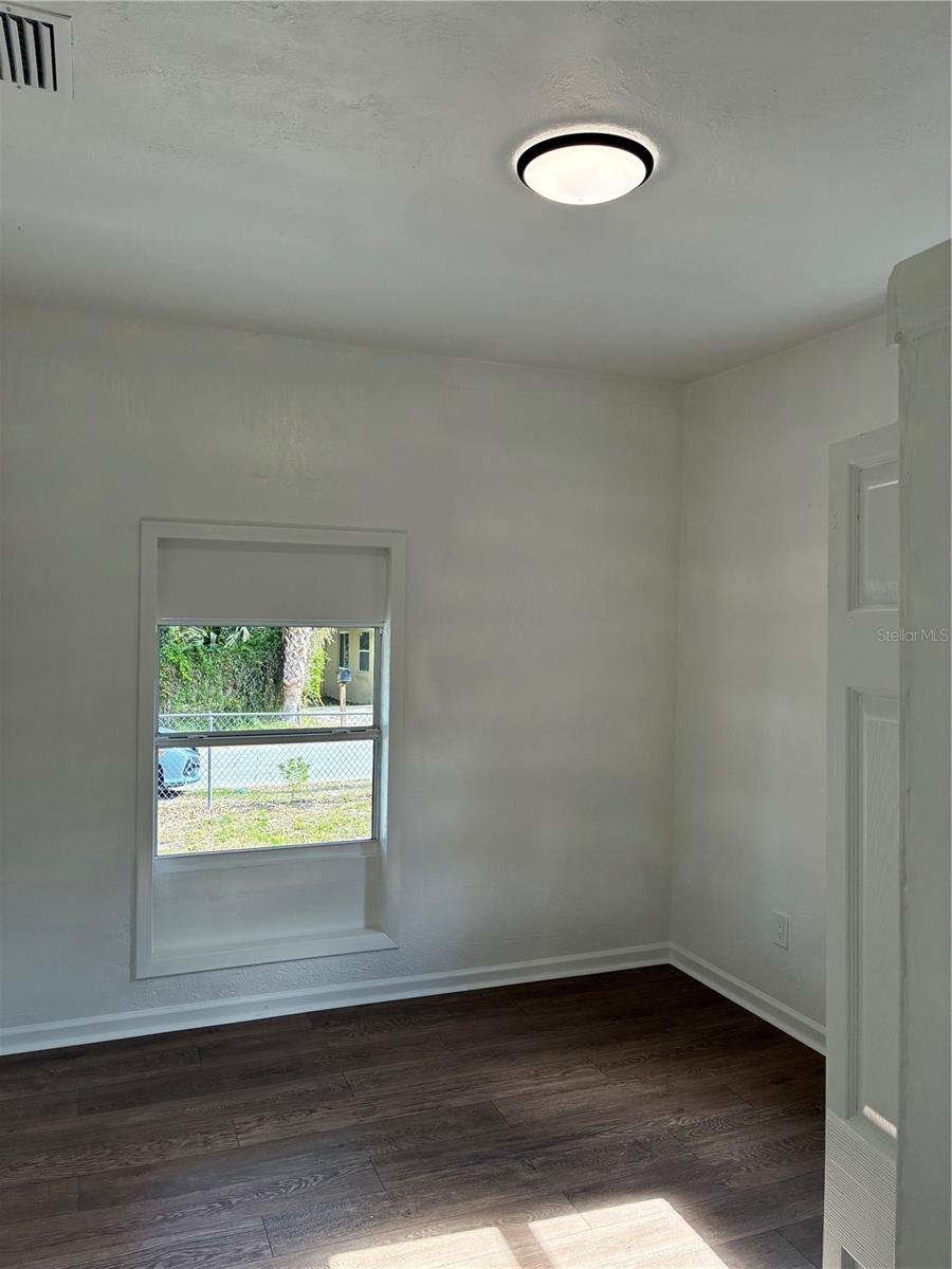 Image 30 of 80 For 812 Marion Street