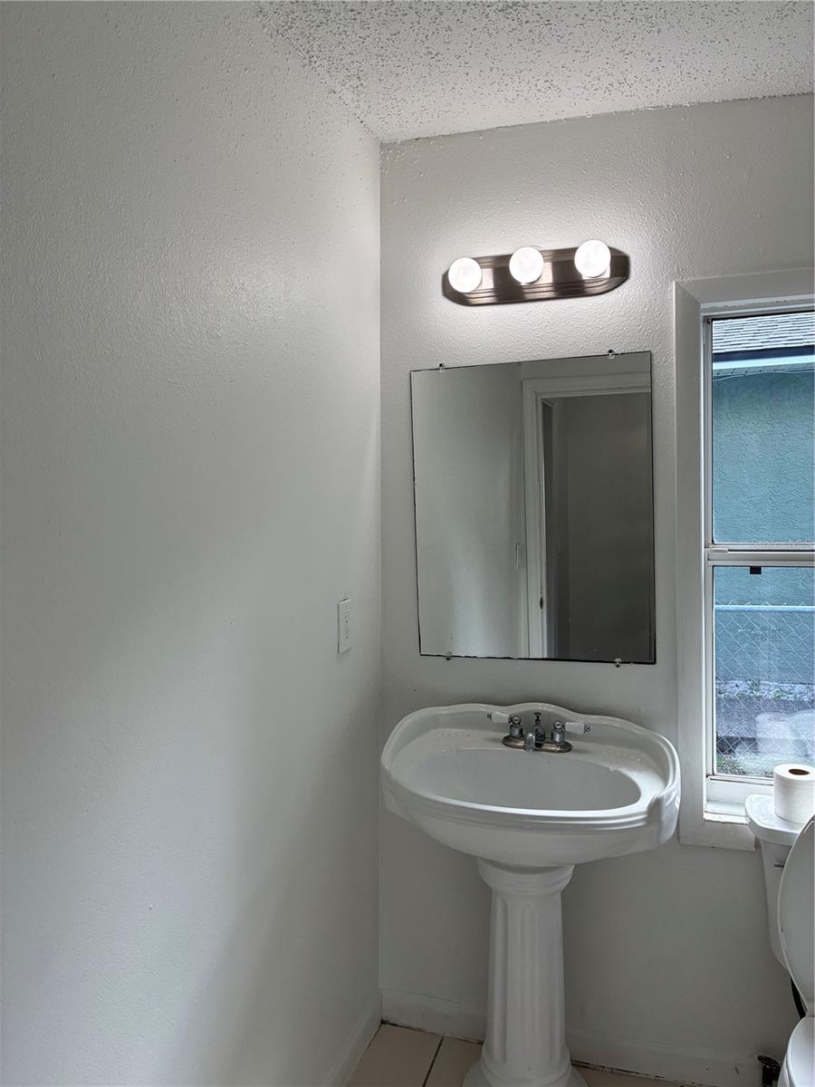 Image 46 of 80 For 812 Marion Street