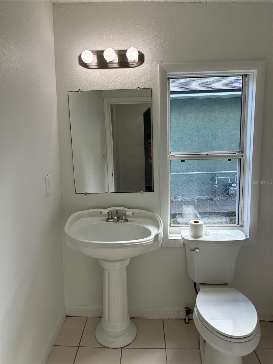 Image 47 of 80 For 812 Marion Street