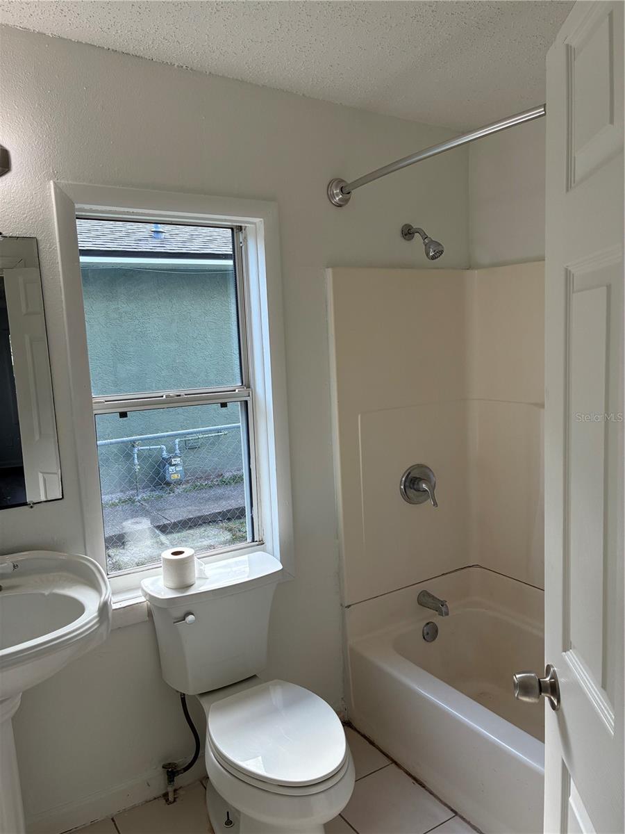 Image 49 of 80 For 812 Marion Street