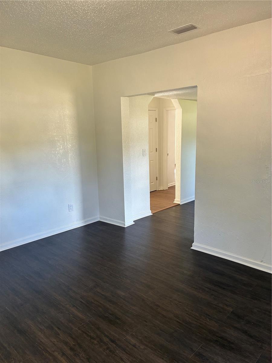 Image 5 of 80 For 812 Marion Street