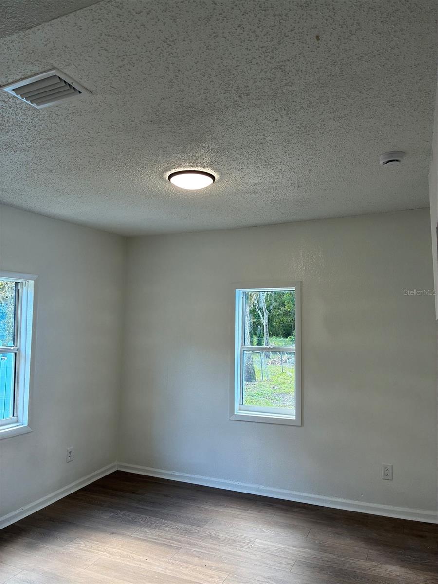 Image 52 of 80 For 812 Marion Street