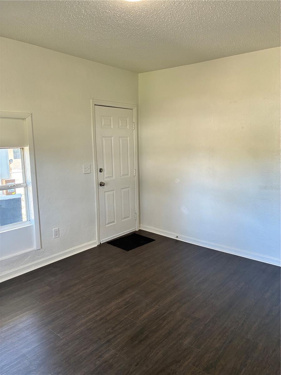 Image 6 of 80 For 812 Marion Street