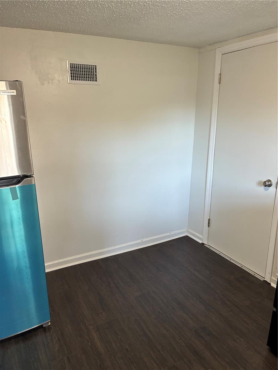 Image 67 of 80 For 812 Marion Street