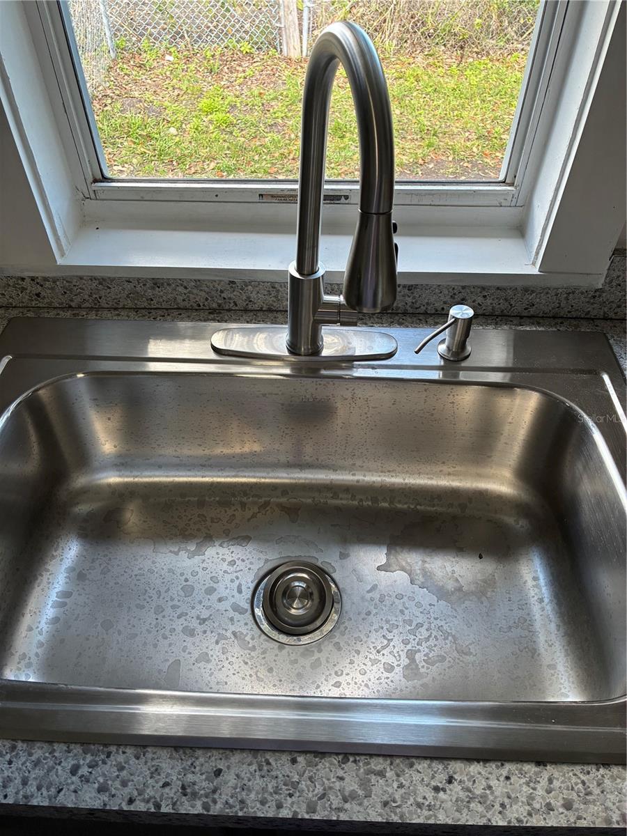 Image 69 of 80 For 812 Marion Street