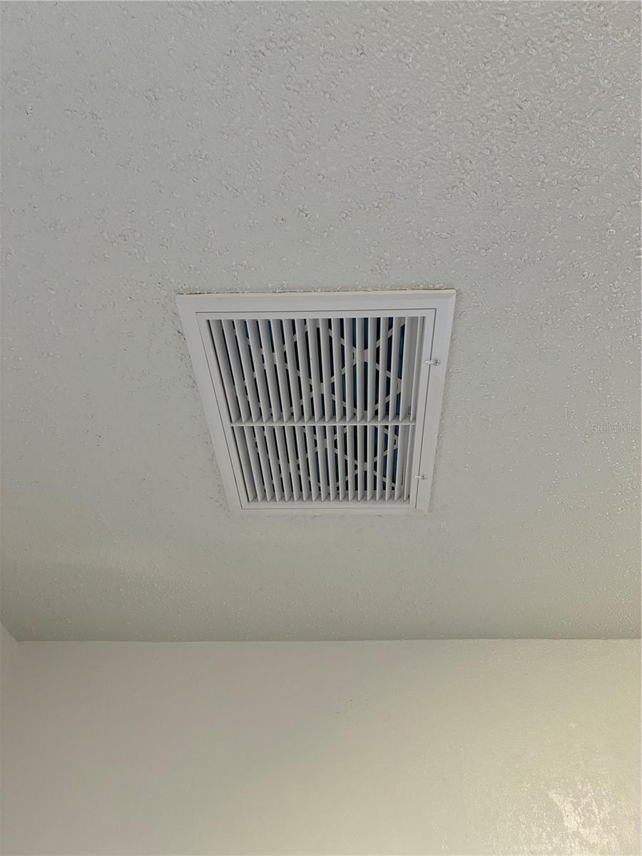 Image 7 of 80 For 812 Marion Street