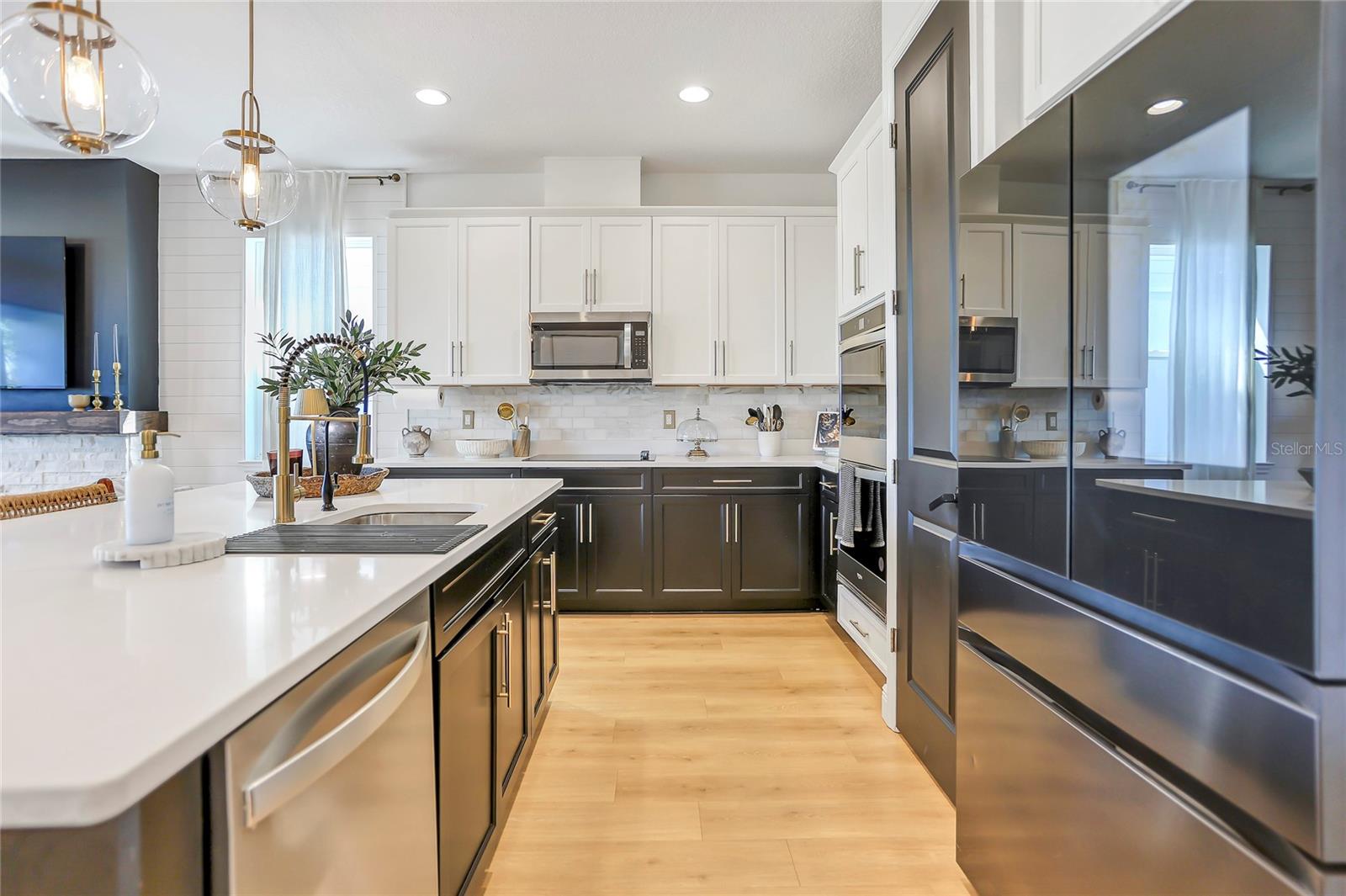 Image 10 of 60 For 18907 Rawson Street