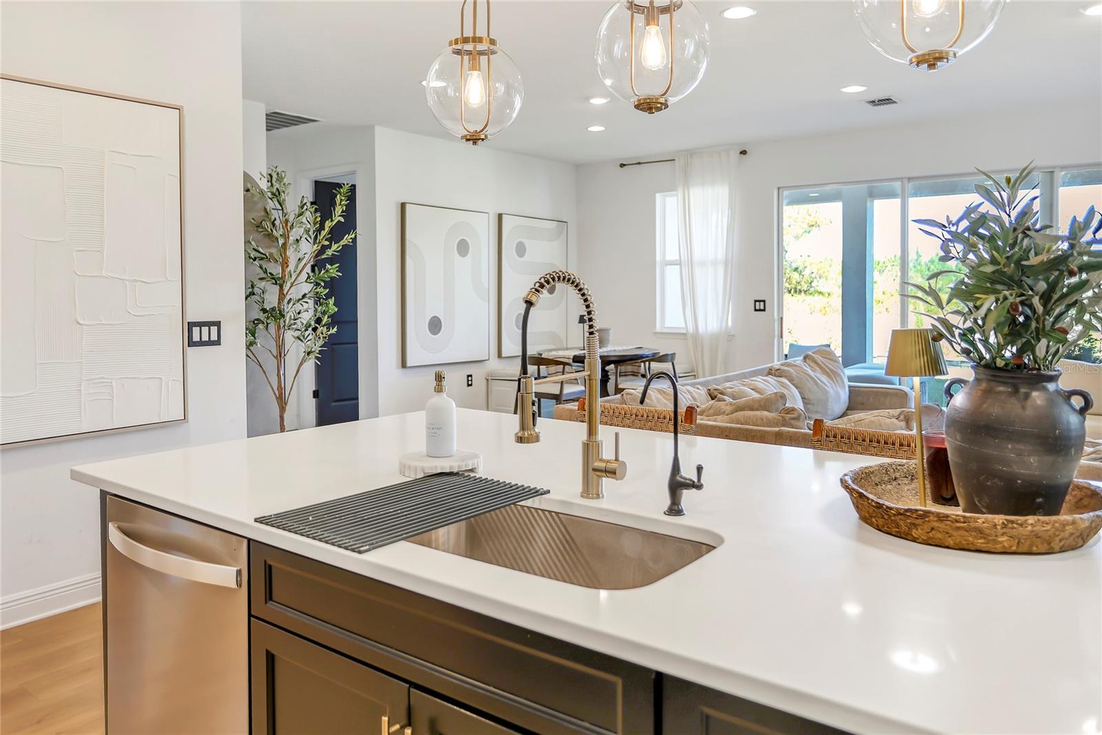 Image 11 of 60 For 18907 Rawson Street