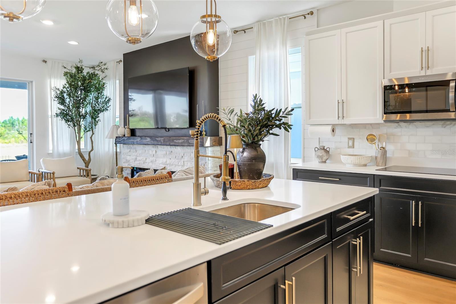 Image 12 of 60 For 18907 Rawson Street