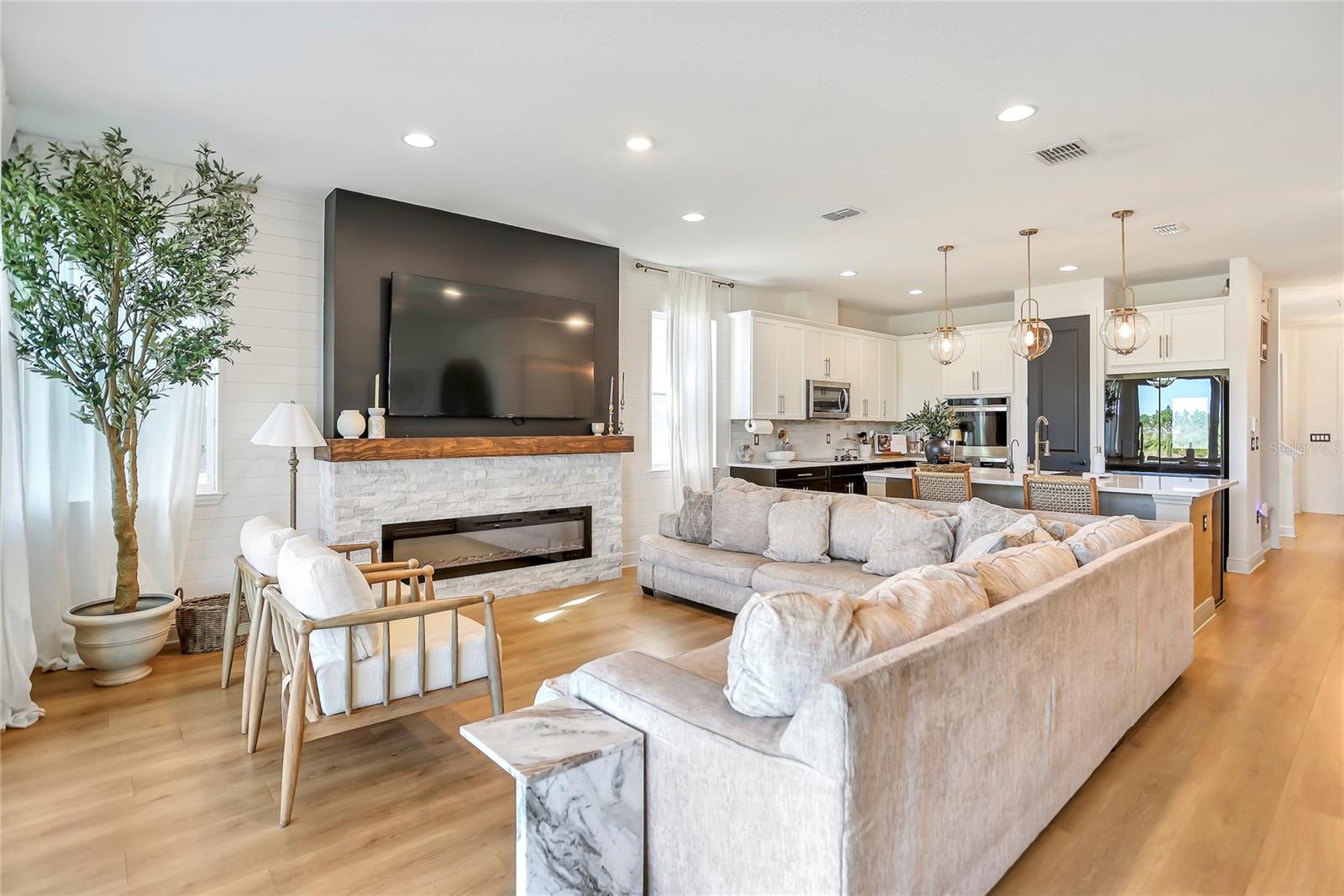 Image 15 of 60 For 18907 Rawson Street