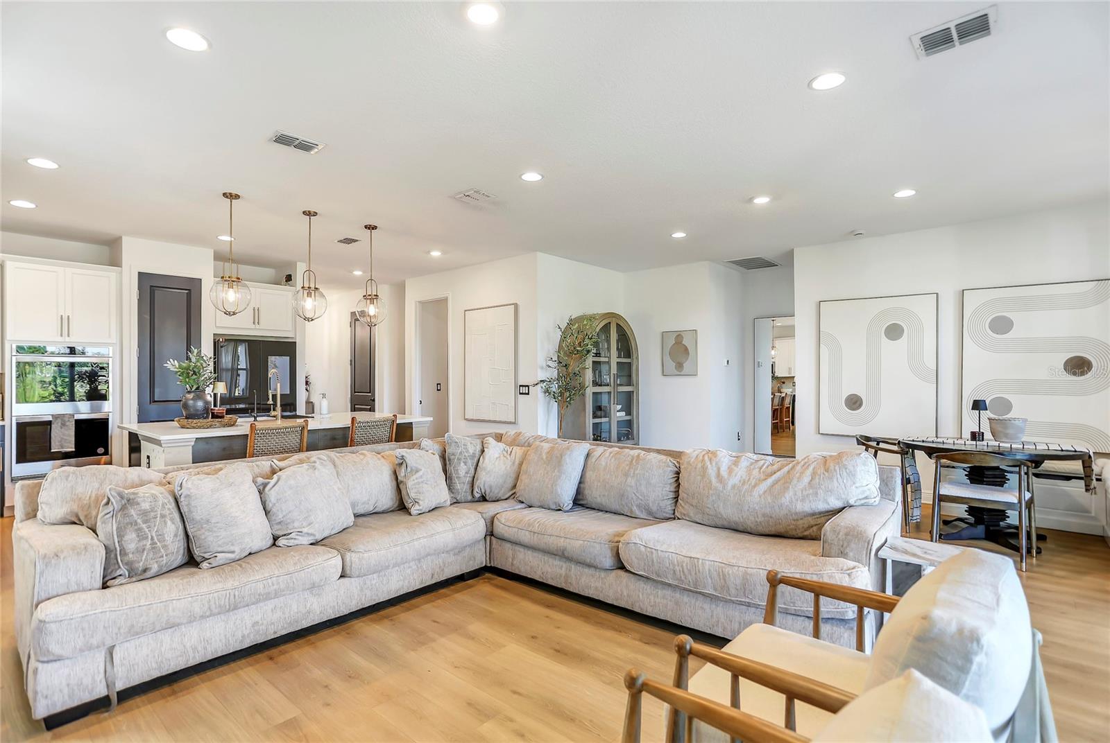 Image 16 of 60 For 18907 Rawson Street