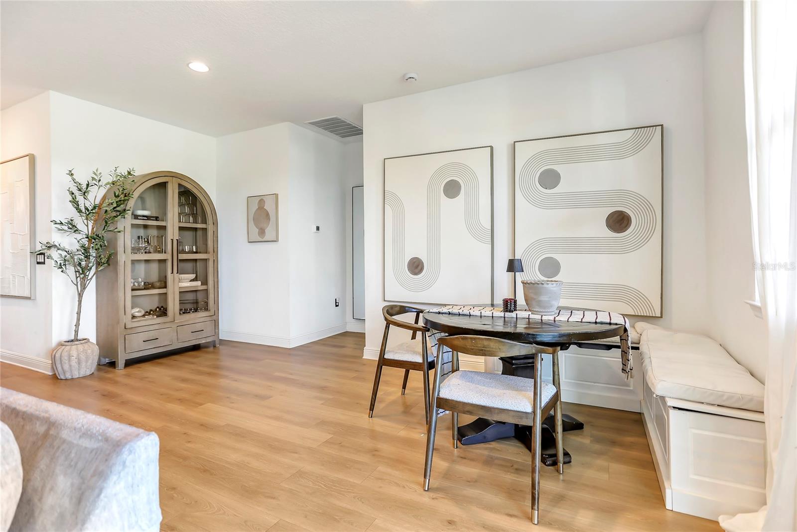 Image 18 of 60 For 18907 Rawson Street