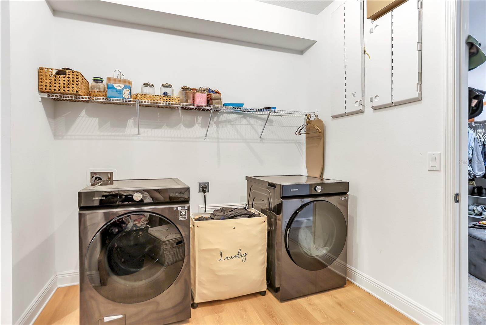 Image 19 of 60 For 18907 Rawson Street