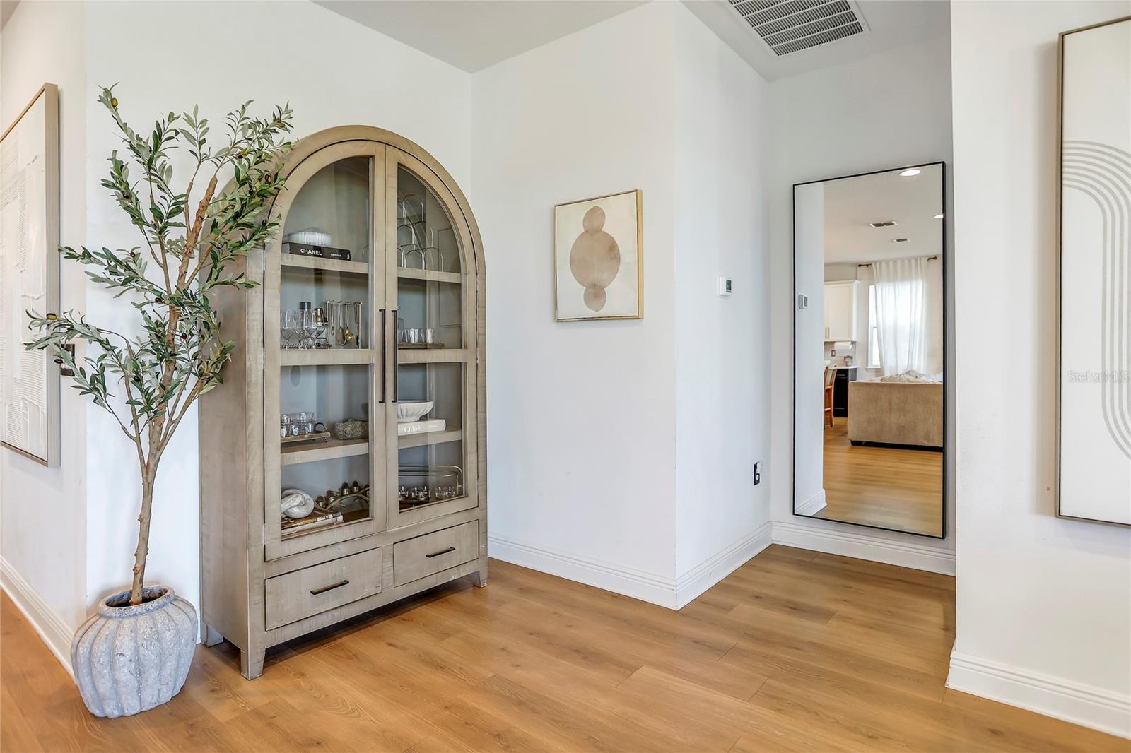 Image 20 of 60 For 18907 Rawson Street