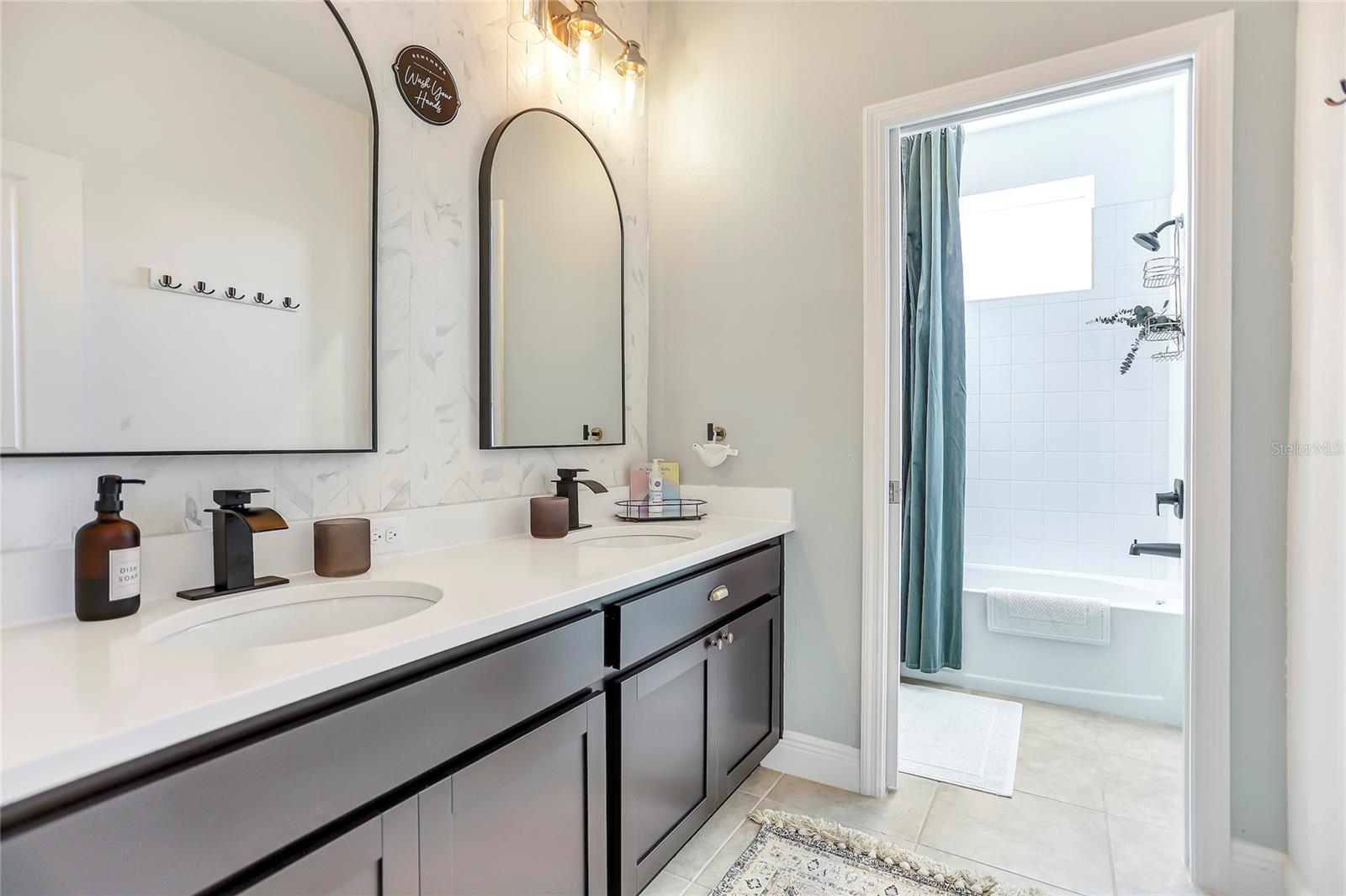 Image 31 of 60 For 18907 Rawson Street