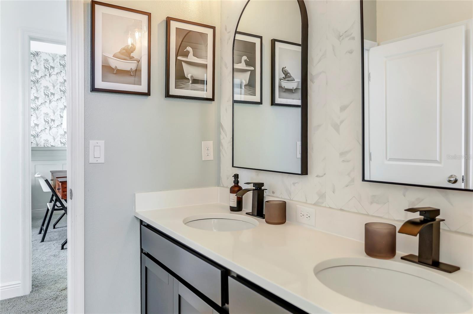 Image 32 of 60 For 18907 Rawson Street