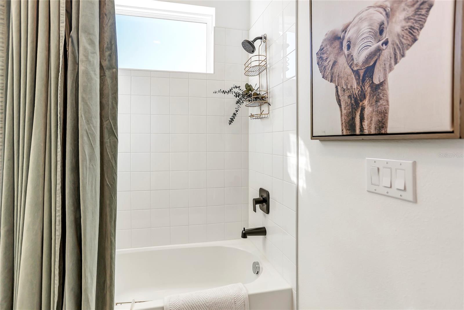 Image 33 of 60 For 18907 Rawson Street