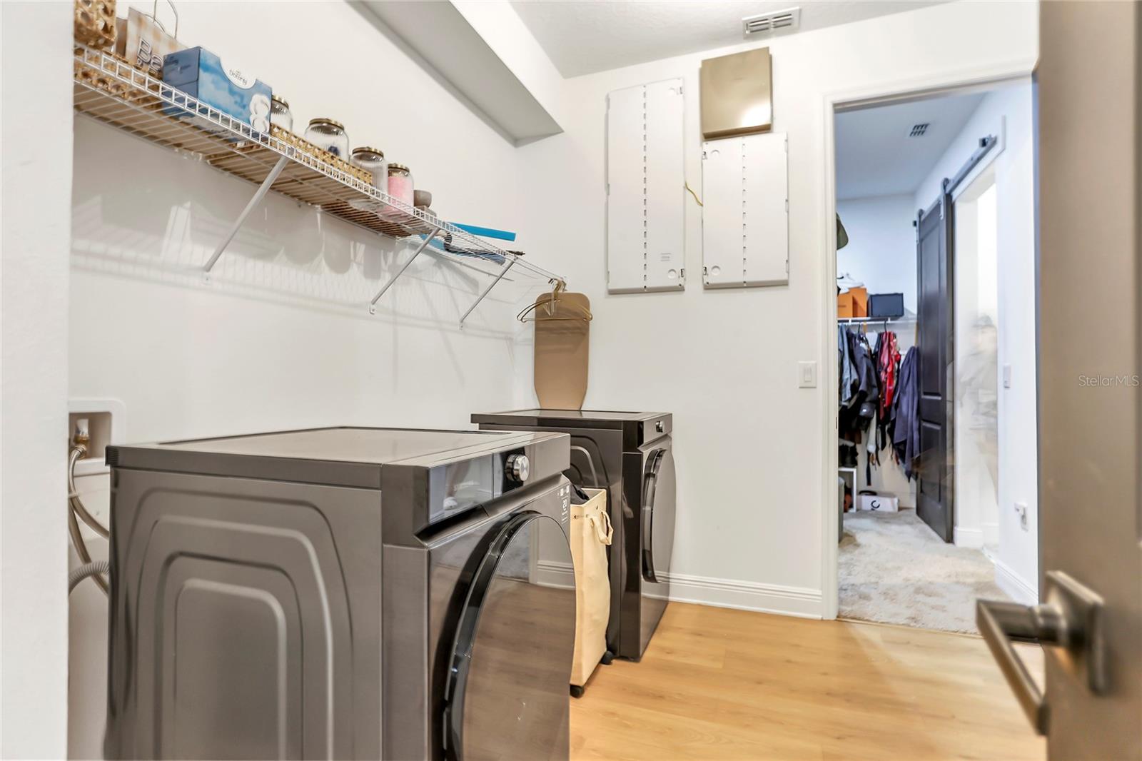 Image 40 of 60 For 18907 Rawson Street