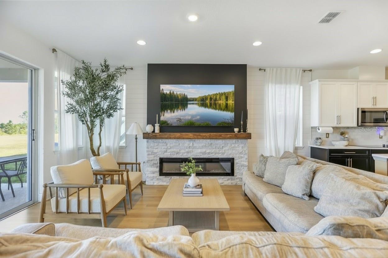 Image 6 of 60 For 18907 Rawson Street