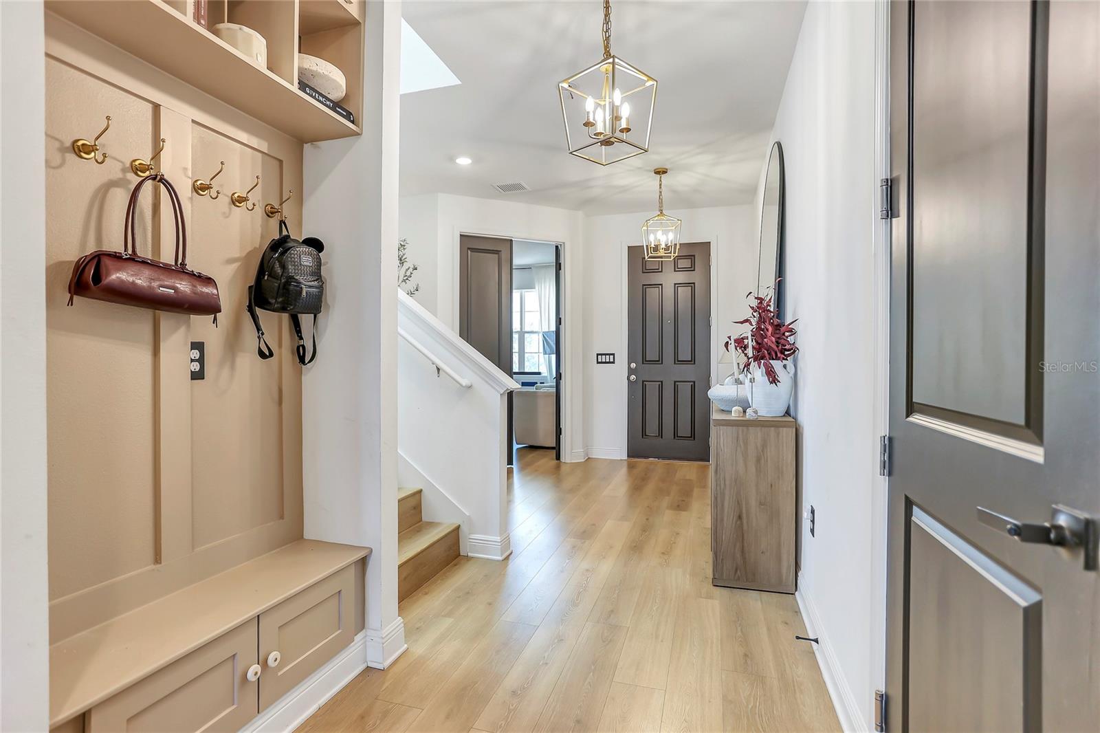 Image 7 of 60 For 18907 Rawson Street