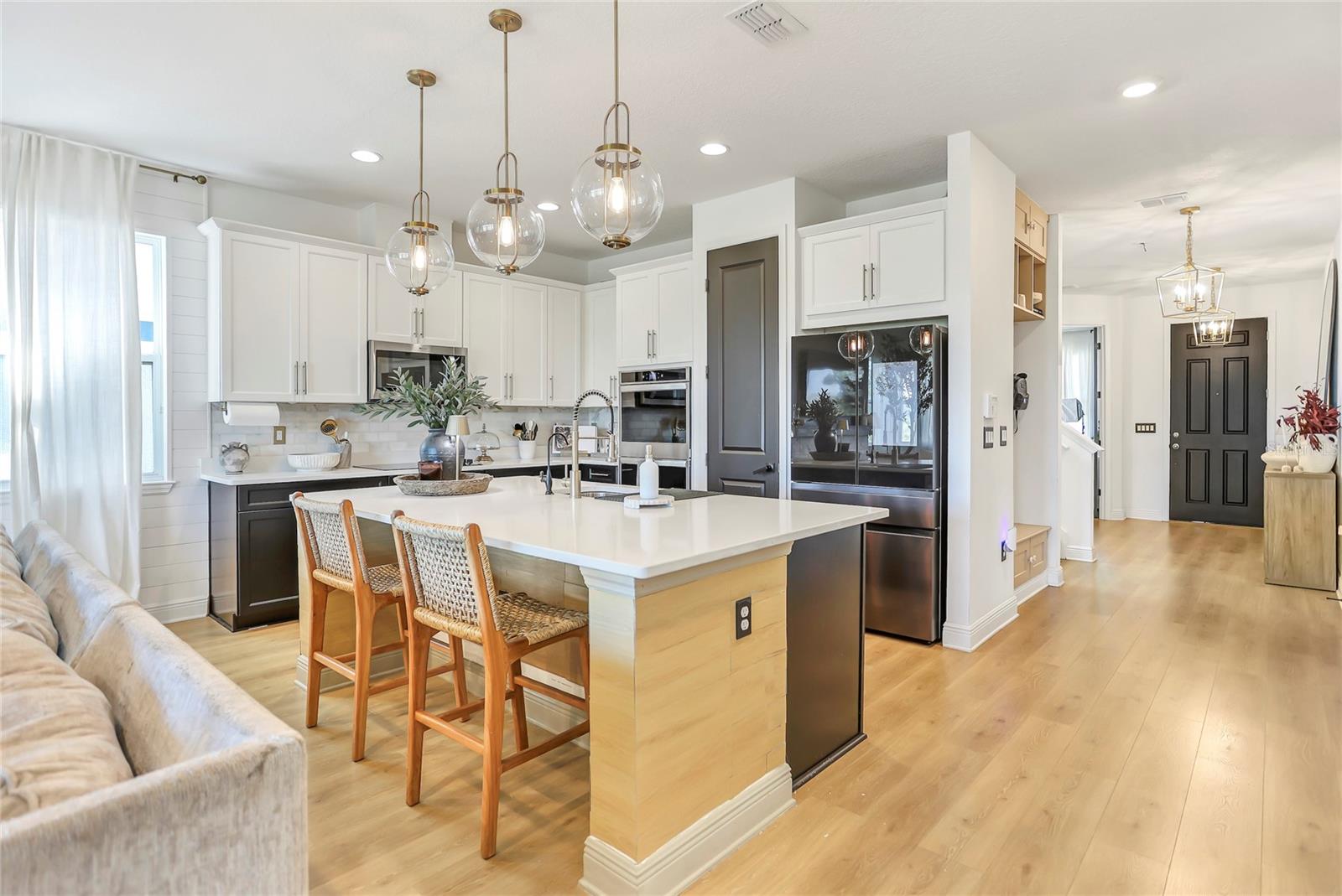 Image 8 of 60 For 18907 Rawson Street