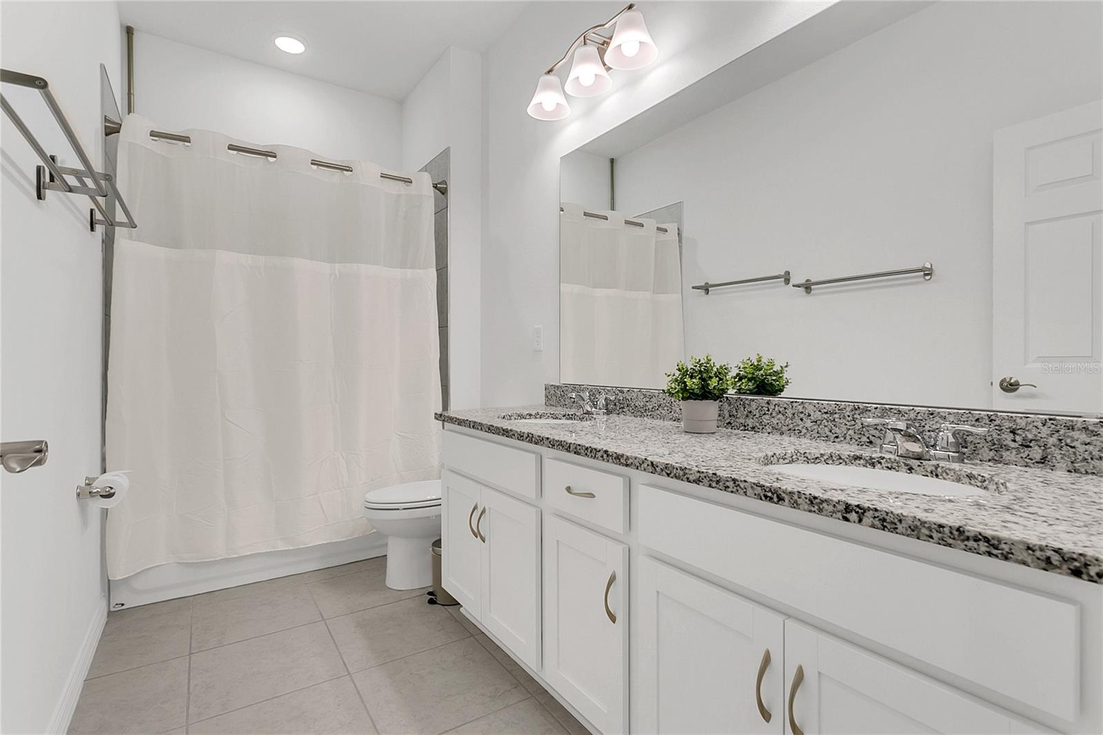 Image 18 of 33 For 1580 Blue Lagoon Circle