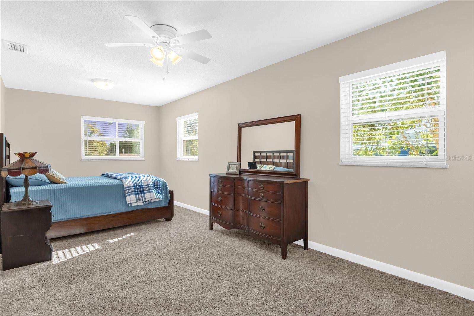 Image 11 of 30 For 106 Oak Street