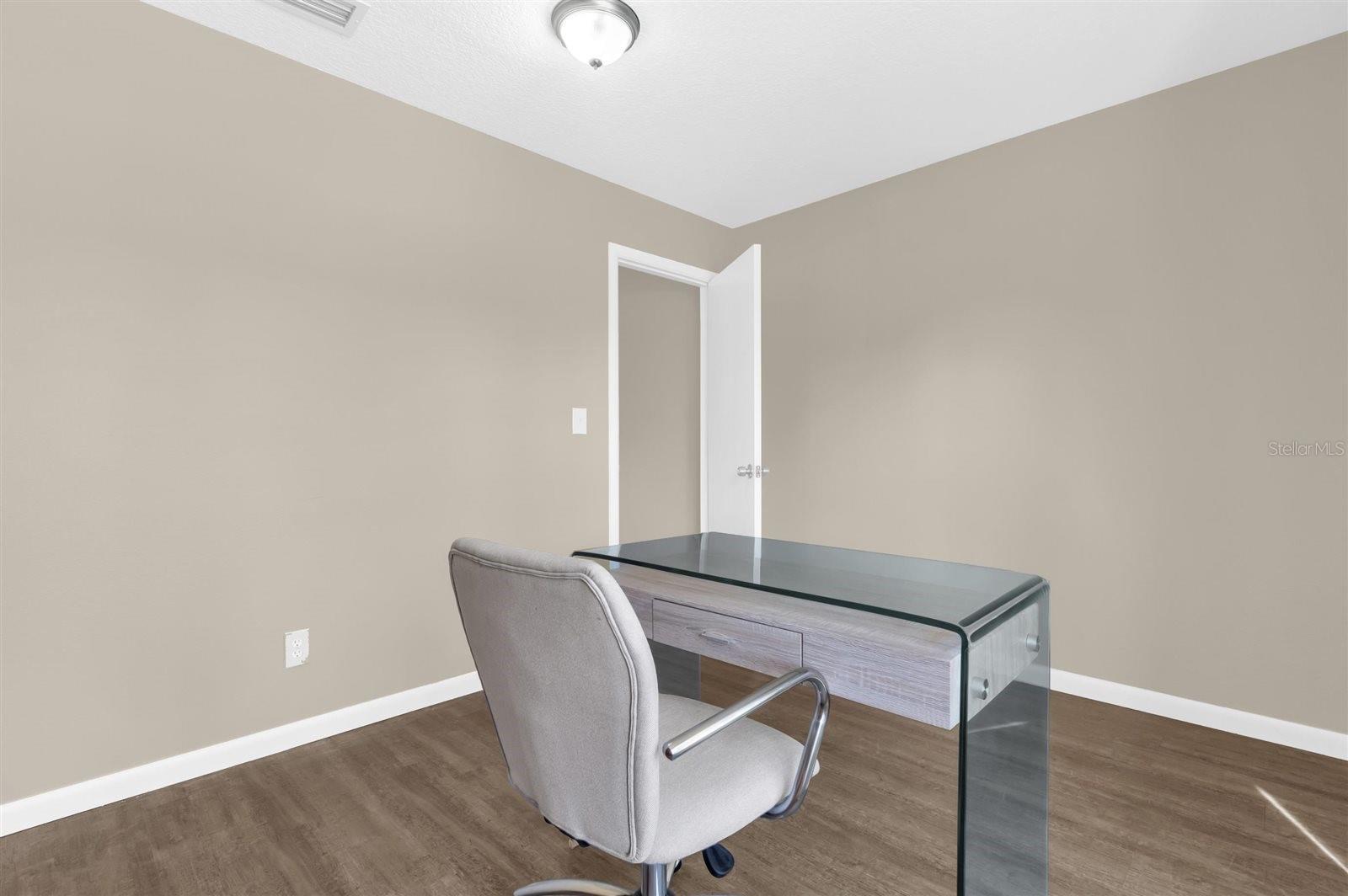 Image 18 of 30 For 106 Oak Street