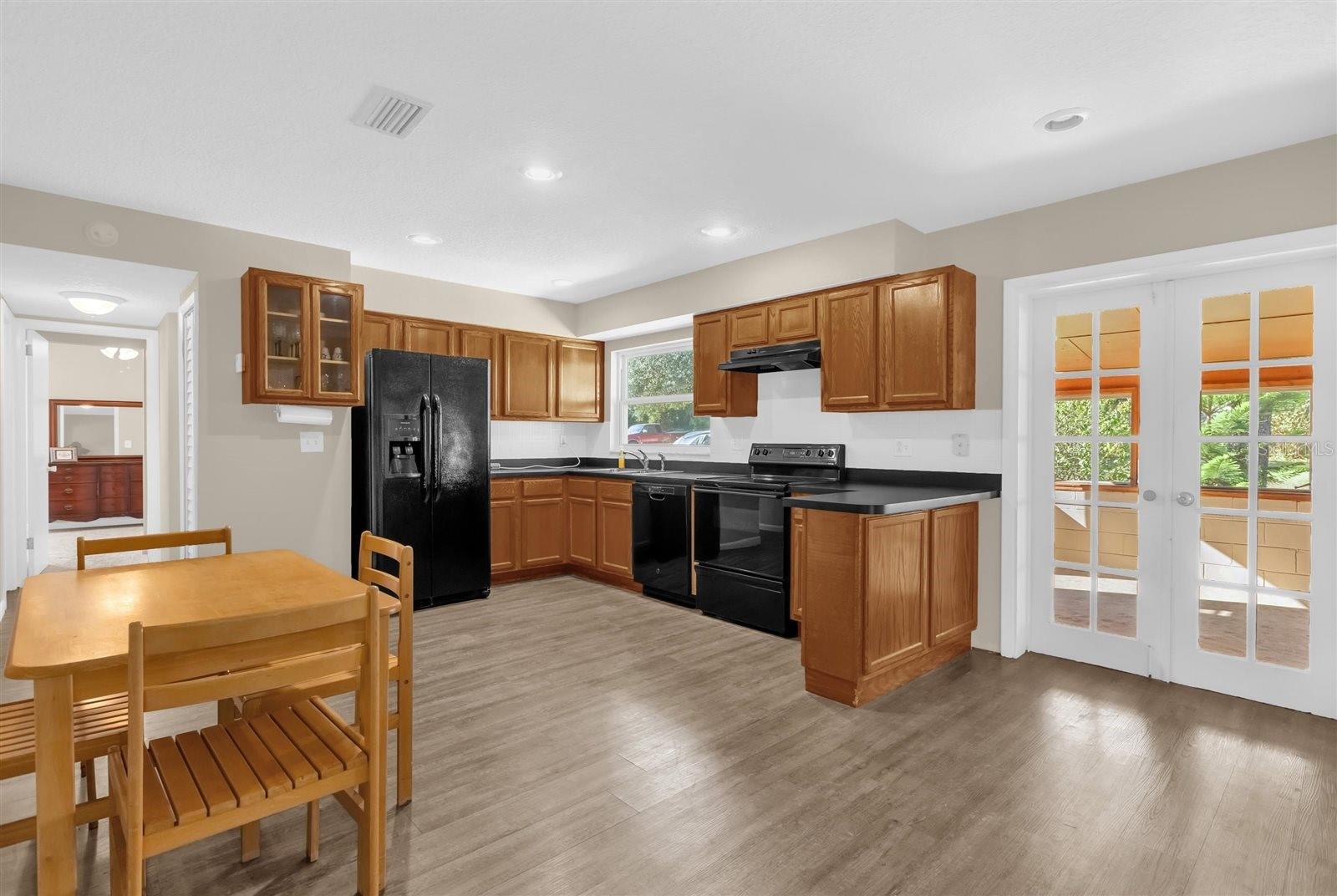 Image 6 of 30 For 106 Oak Street