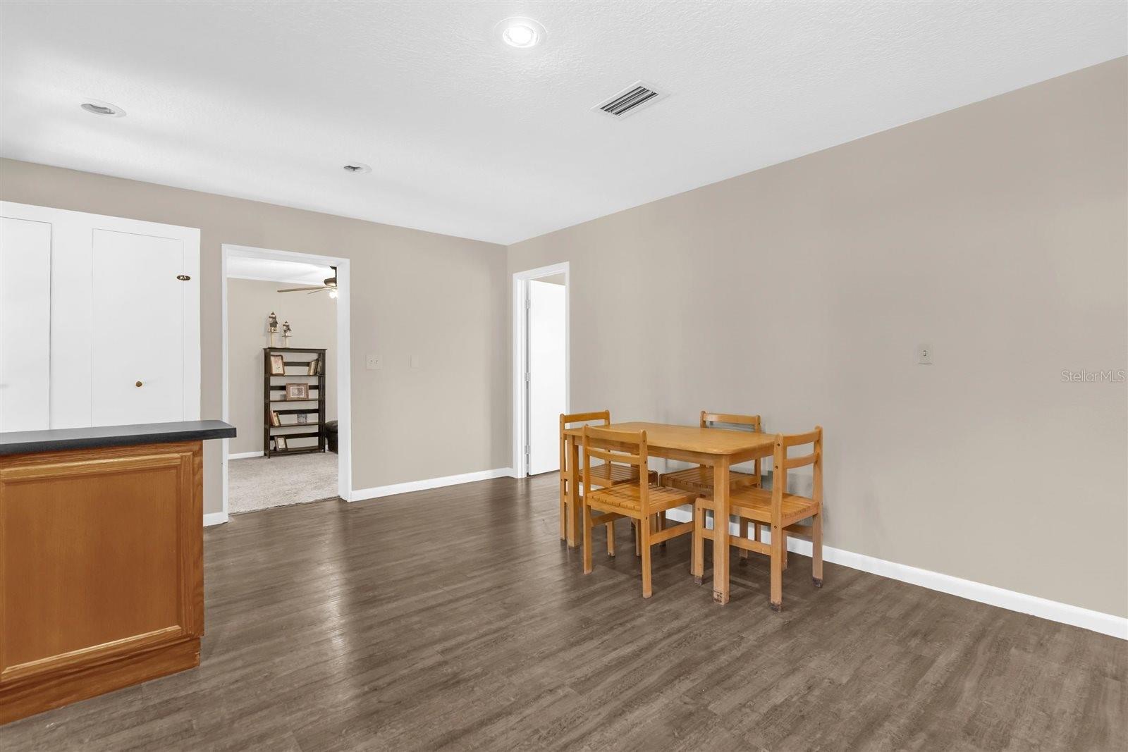 Image 8 of 30 For 106 Oak Street