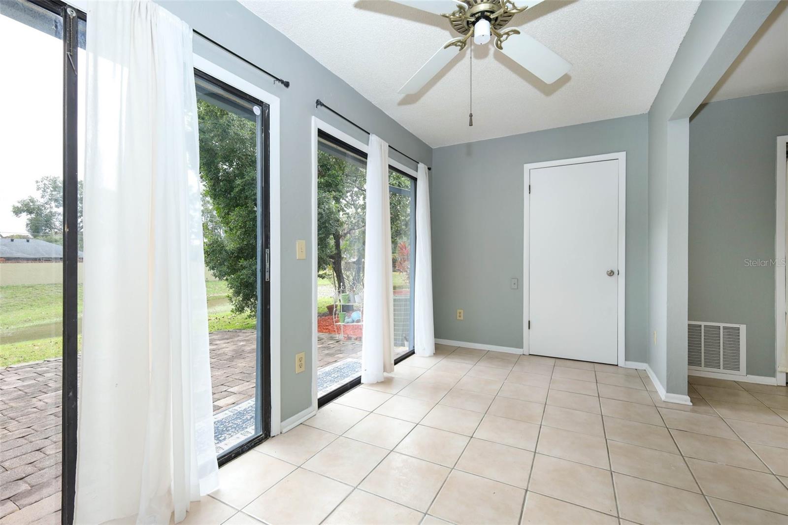 Image 13 of 54 For 982 Congress Court