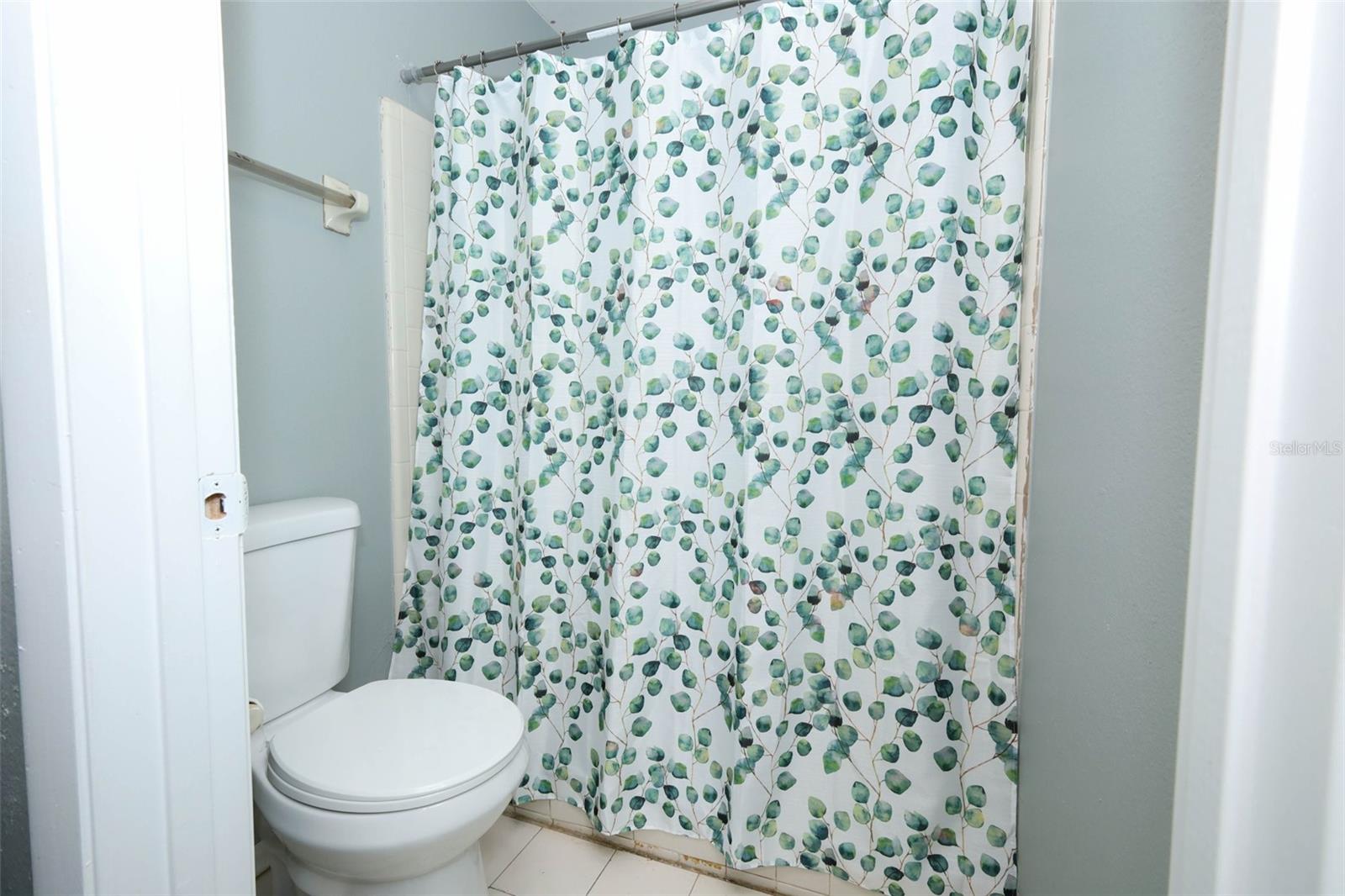 Image 29 of 54 For 982 Congress Court