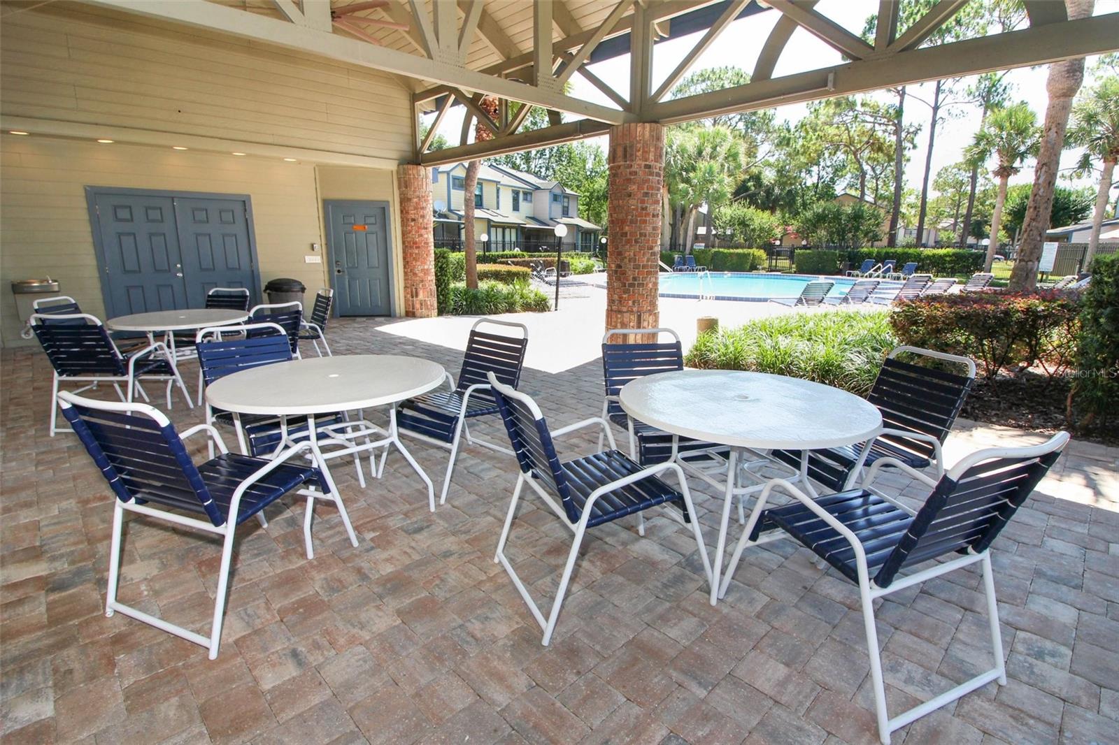 Image 52 of 54 For 982 Congress Court