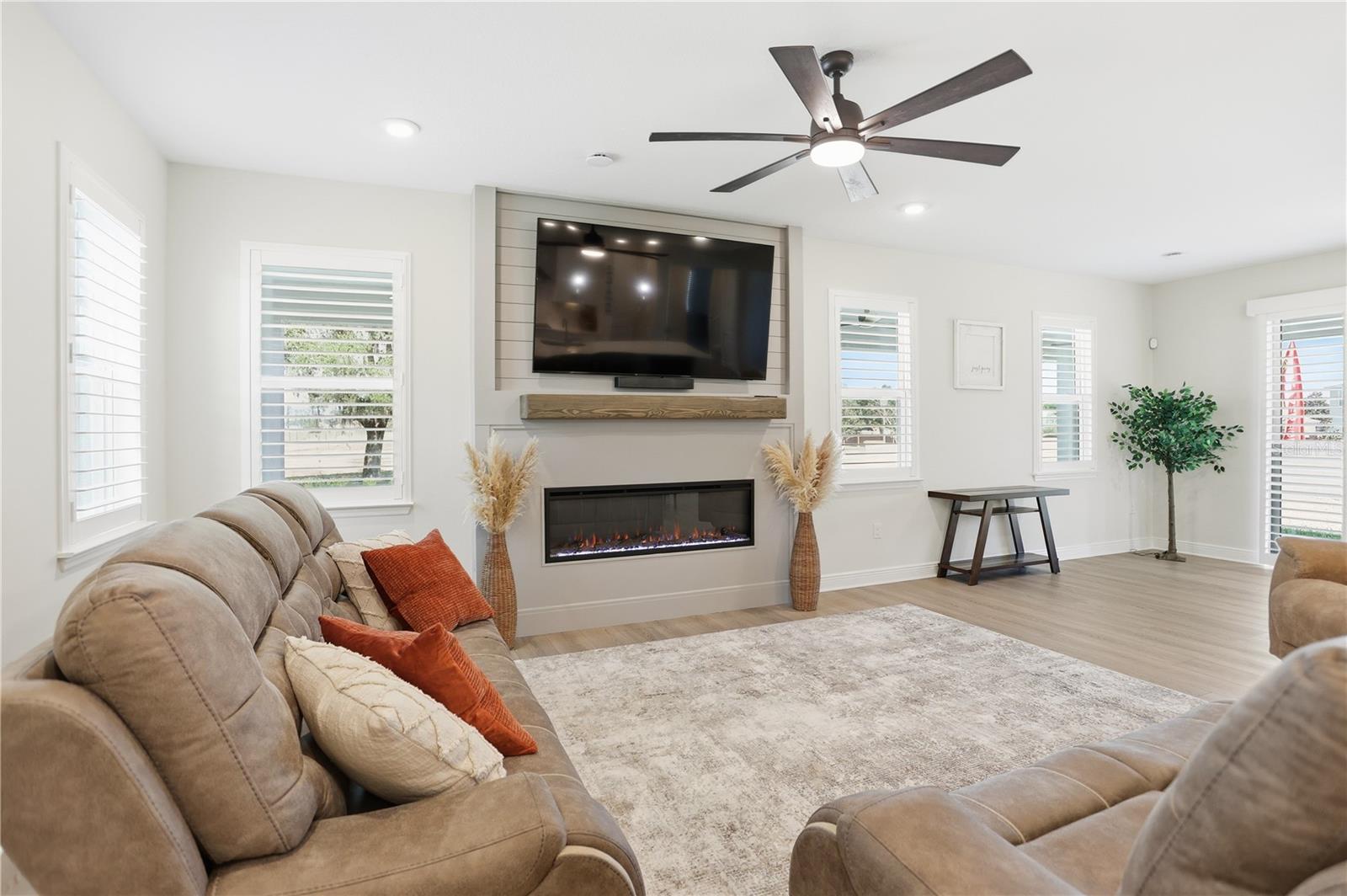 Image 19 of 52 For 2985 Water Clover Court