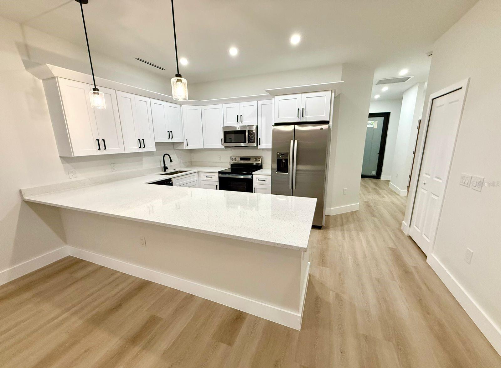 Image 5 of 39 For 1043 Albany Avenue