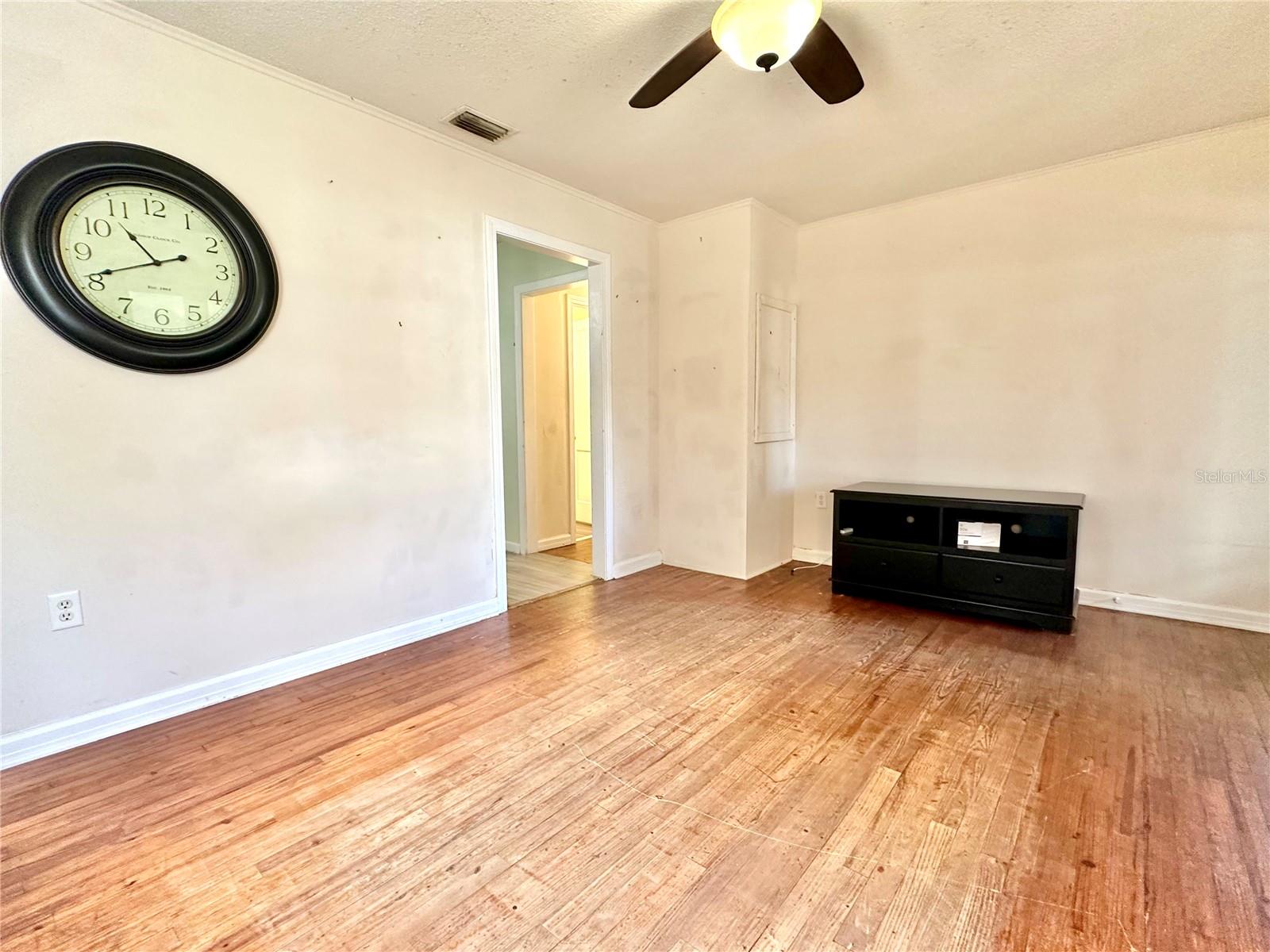 Image 4 of 16 For 916 Wisconsin Avenue