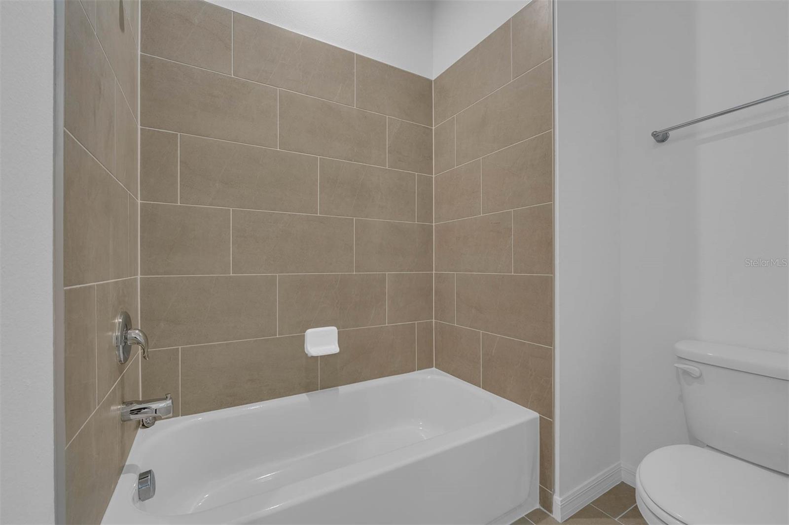 Image 24 of 60 For 547 Orient Avenue