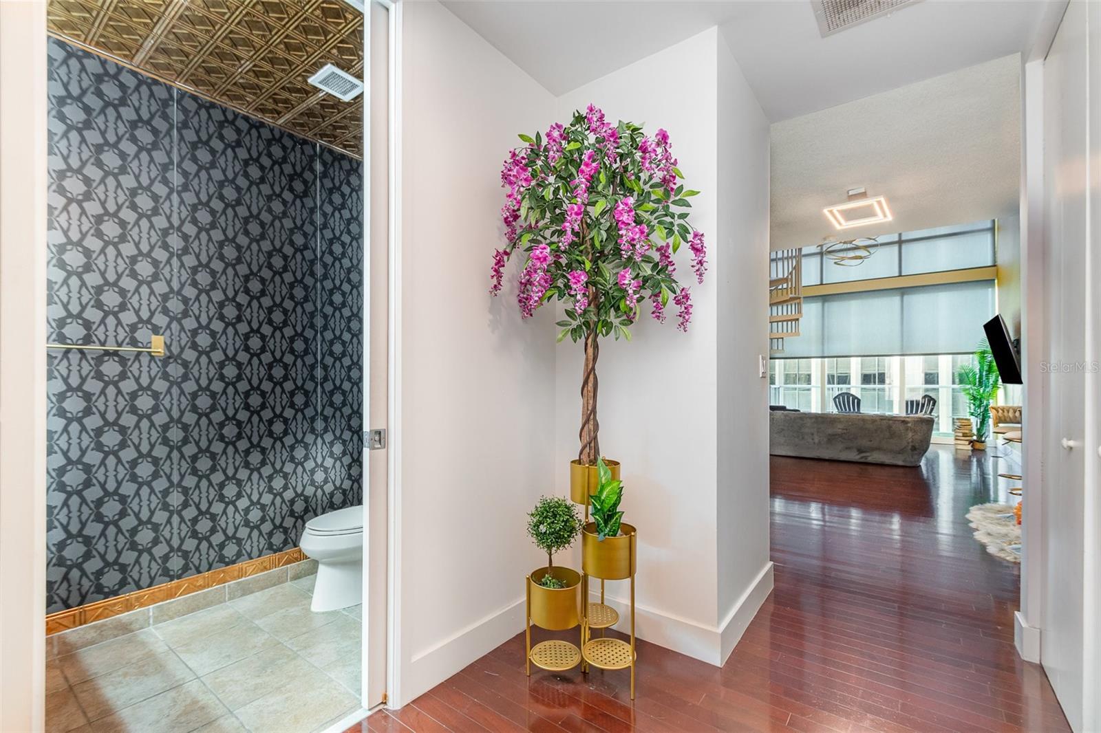 Image 11 of 15 For 150 Robinson Street 425