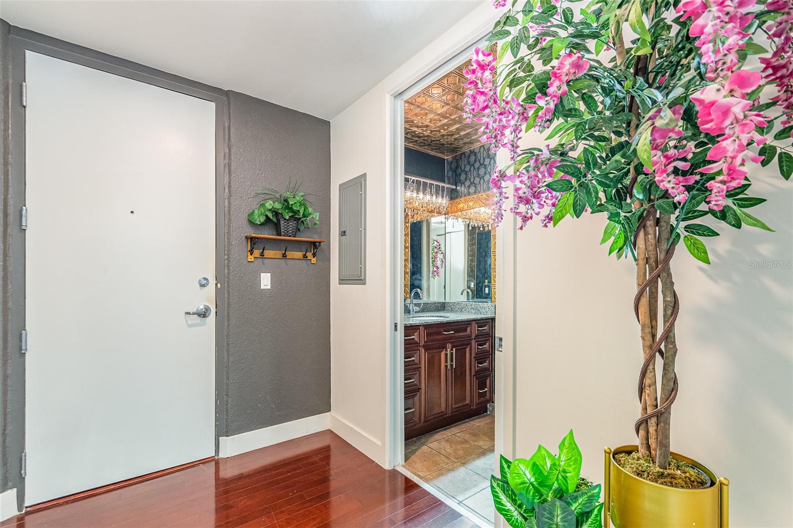 Image 2 of 15 For 150 Robinson Street 425