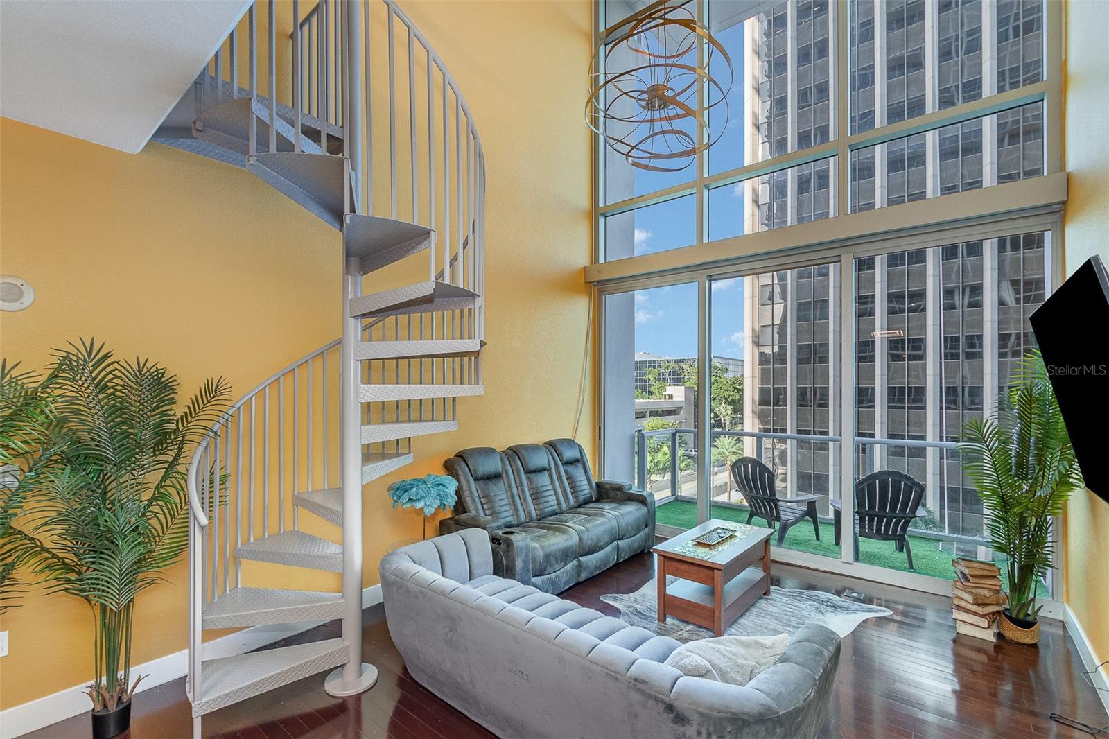 Image 3 of 15 For 150 Robinson Street 425