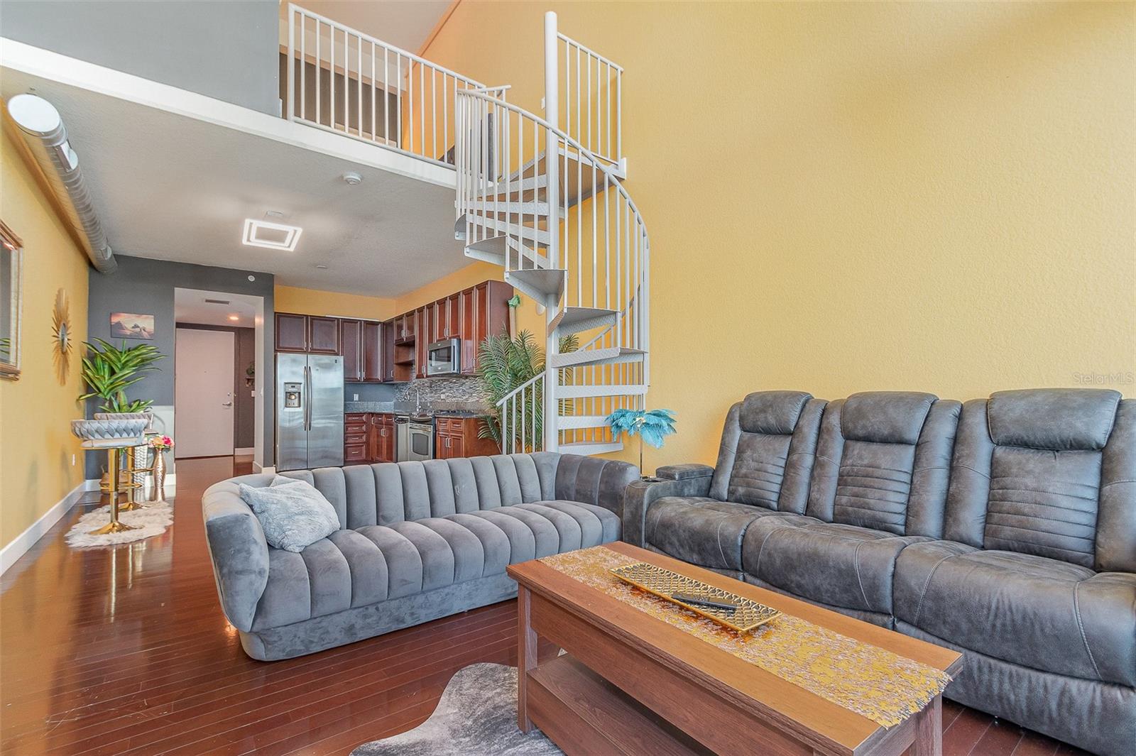 Image 5 of 15 For 150 Robinson Street 425