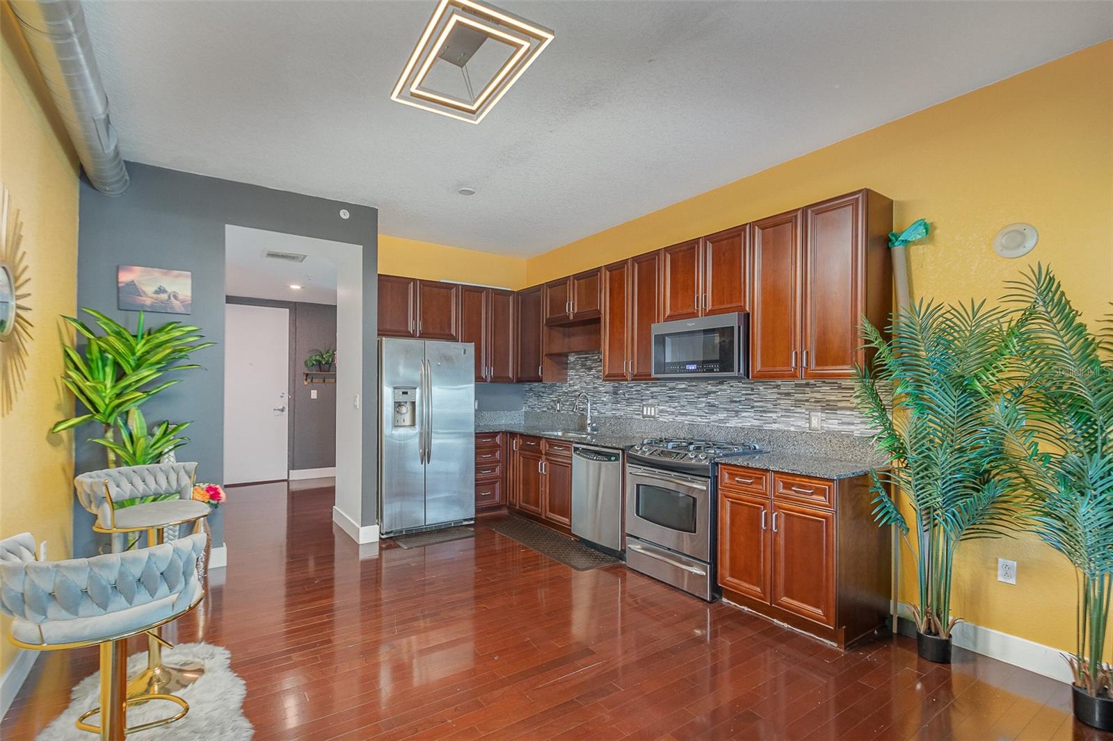 Image 6 of 15 For 150 Robinson Street 425