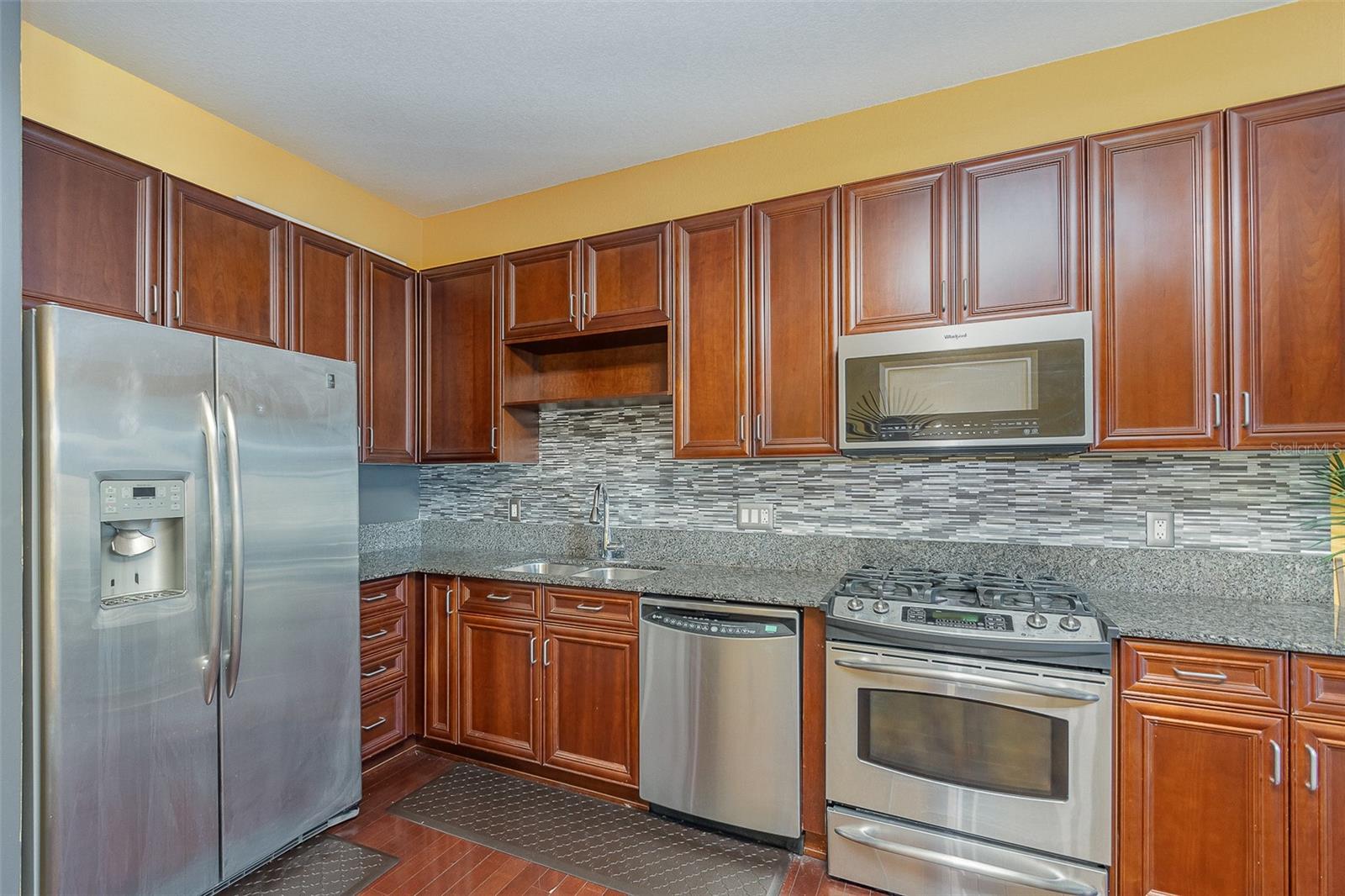 Image 7 of 15 For 150 Robinson Street 425